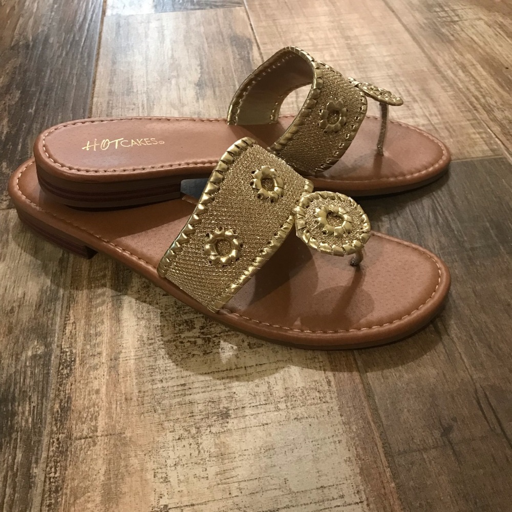 Hot cakes gold sandals